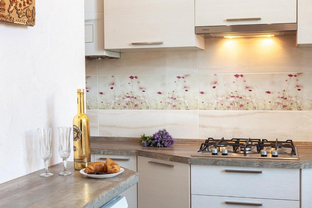 Apartment On Tamanska - Вулиця Дарії Гусяк Lviv Eksteriør billede